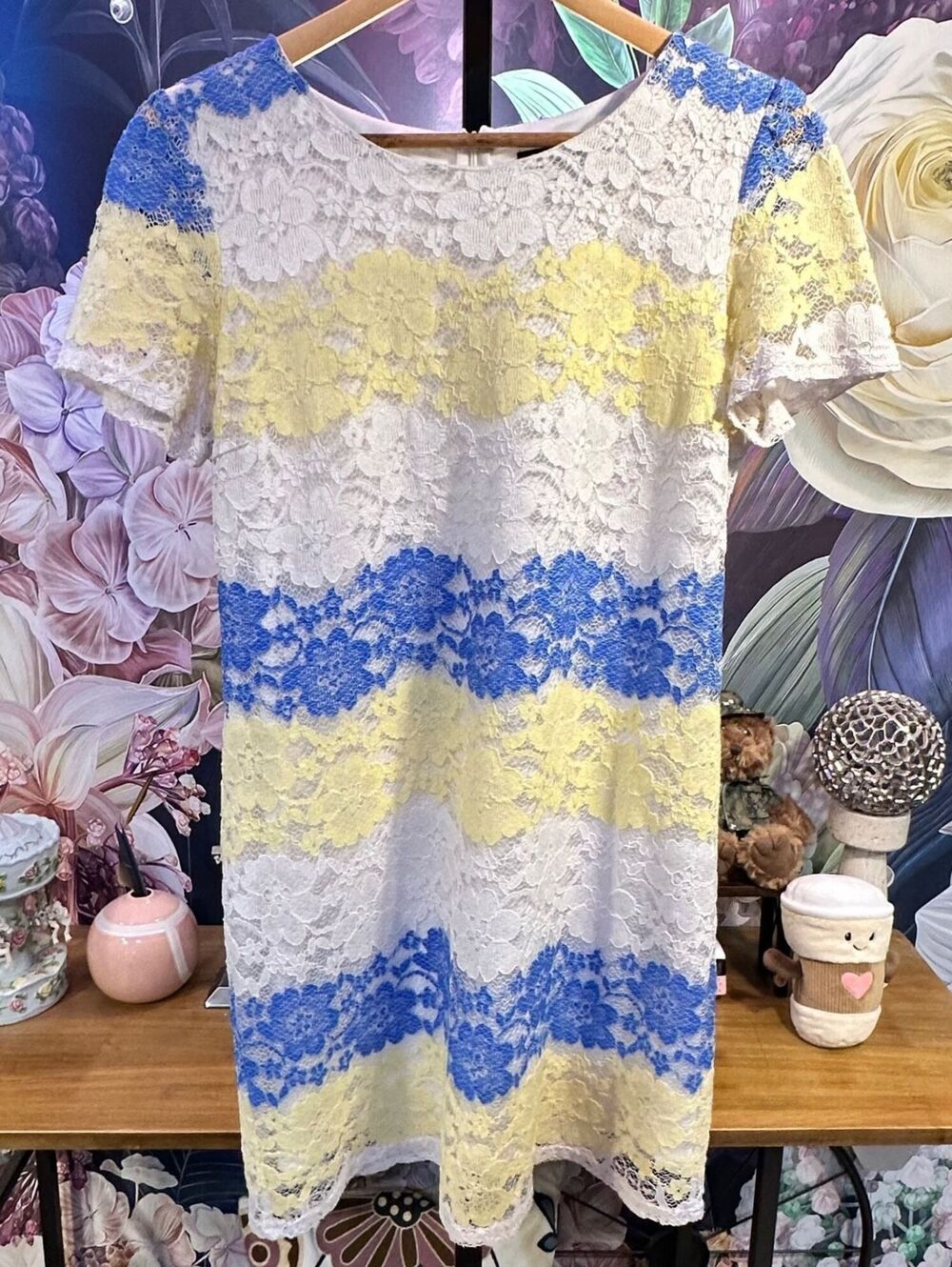 THE MOON L Floral Lace Shift Dress Colorblock Romantic Blue Yellow White